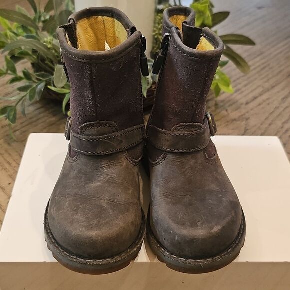 UGG Gray Boots Size 7 Excellent Condition - Picture 2 of 12